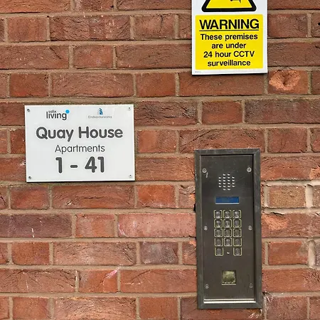 Apartment Quay House - Salford - 2bdr Sleeps 7, Spacious & Quiet - Free Parking - Close To Centre, United & The Lowry