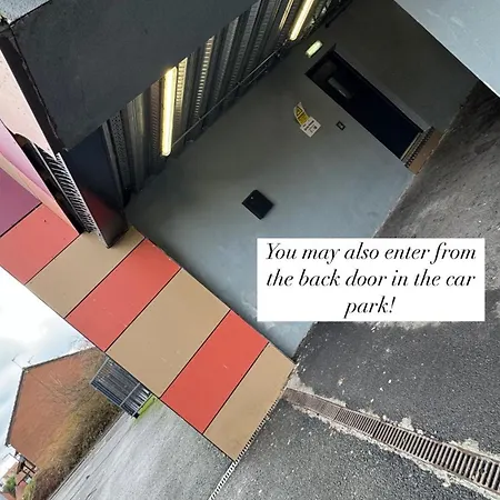 Quay House - Salford - 2bdr Sleeps 7, Spacious & Quiet - Free Parking - Close To Centre, United & The Lowry *