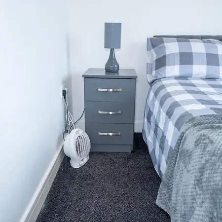 Quay House - Salford - 2bdr Sleeps 7, Spacious & Quiet - Free Parking - Close To Centre, United & The Lowry