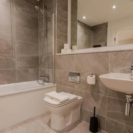 Bianco 2br With Views *