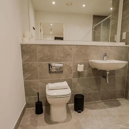 Bianco 2br With Views