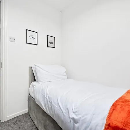 Lovely 3bedroom House, 7mins Drive To Center, Etihad Stadium & Coop Live Arena