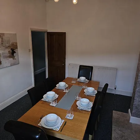 -sleeps 10 People Spacious House -fast Free Wifi -free Parking -contractor Friendly