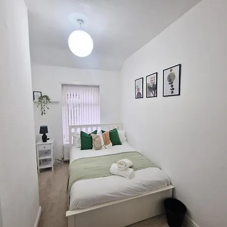 Modern House Close To Etihad, Coop Live, Centre, Ideal For Groups, Families & Work, Free Parking *