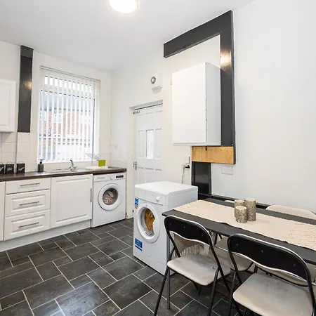 Urban Haven Hall Luxury Rusholme, Near Centre Hospitals *