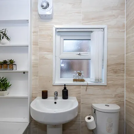 Urban Haven Hall Luxury Rusholme, Near Centre Hospitals Semesterbostad *