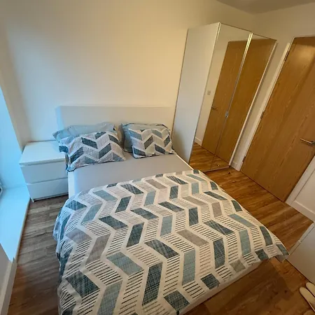 Homestay The Urban Escape In Media - A Private And Bathroom In A Shared *