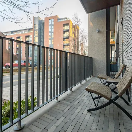 Luxury 3-bed Townhouse Sleeps 6 Free Parking