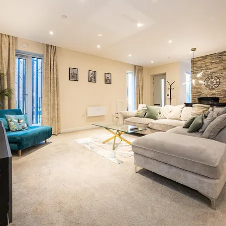 Luxury 3-bed Townhouse Sleeps 6 Free Parking Ferienhaus Manchester