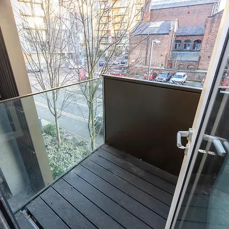 Luxury 3-bed Townhouse Sleeps 6 Free Parking *