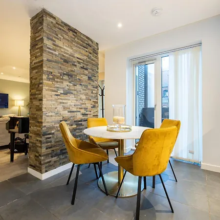 Luxury 3-bed Townhouse Sleeps 6 Free Parking * Manchester
