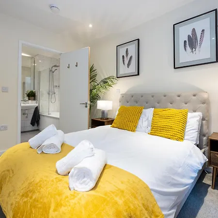 Ferienhaus Luxury 3-bed Townhouse Sleeps 6 Free Parking
