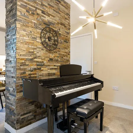 Ferienhaus Luxury 3-bed Townhouse Sleeps 6 Free Parking Manchester
