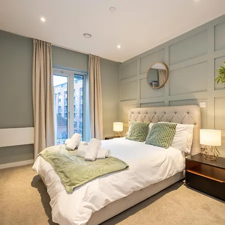 Ferienhaus Luxury 3-bed Townhouse Sleeps 6 Free Parking Manchester