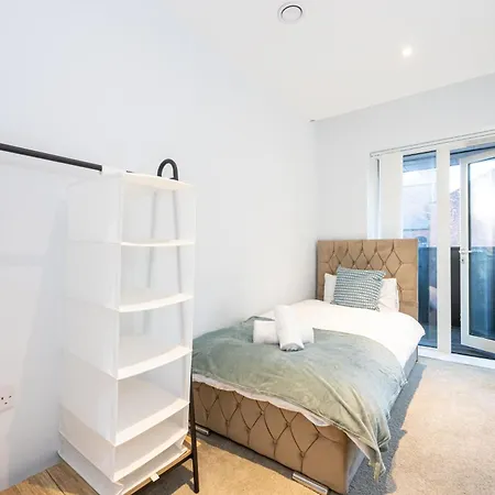 Ferienhaus Luxury 3-bed Townhouse Sleeps 6 Free Parking