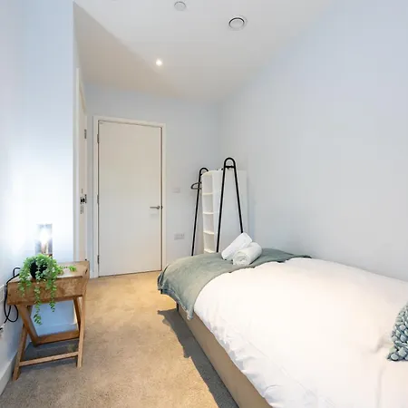 Ferienhaus Luxury 3-bed Townhouse Sleeps 6 Free Parking