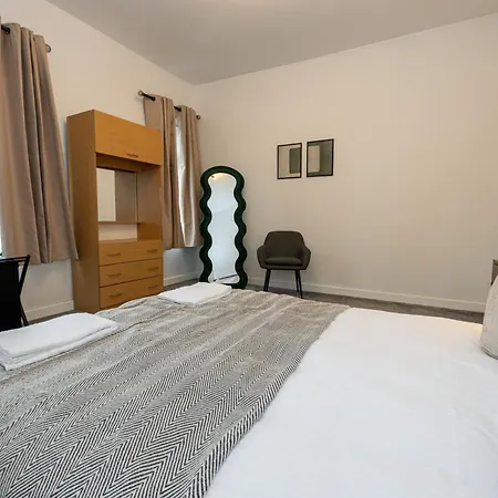 Modern 3br Sleeps 7 Fast Wifi Perfect For Long Manchester