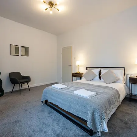 Modern 3br Sleeps 7 Fast Wifi Perfect For Long * Manchester