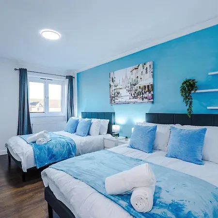 New Spacious House, Pool Table, Driveway Parking And Ps4 *