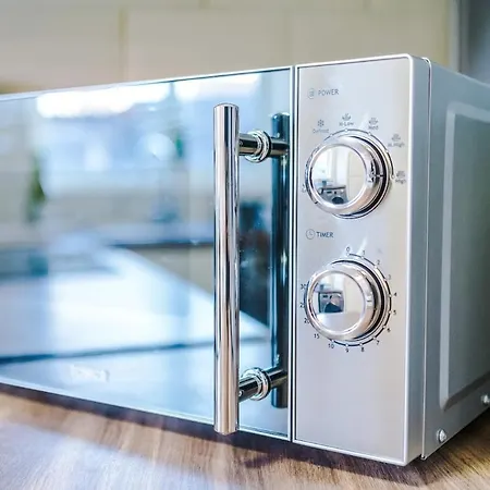 New Spacious House, Pool Table, Driveway Parking And Ps4 בית נופש