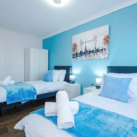 New Spacious House, Pool Table, Driveway Parking And Ps4 בית נופש *