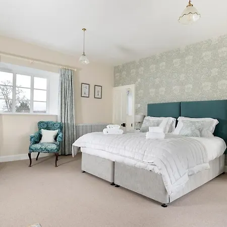 Tatil Evi Beautiful Cotswold With Hot Tub