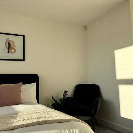 Apt, Free Parking, Business, Couples & Families