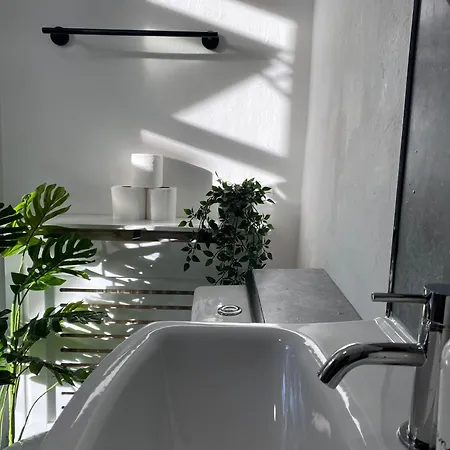 Modern Townhouse-free Parking-games Room-fast W-ifi