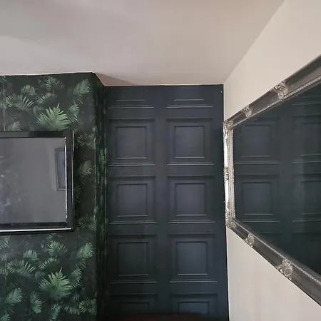 Mama Jos * Manchester