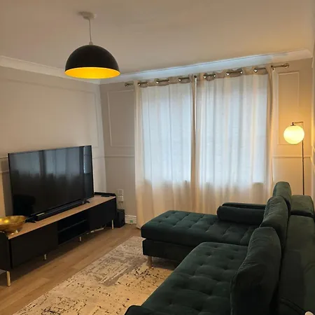 Holiday home Stylish 5 Mins To Center
