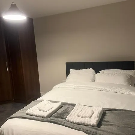 Stylish 5 Mins To Center Holiday home *