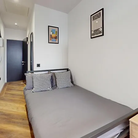 The Thurloe Манчестер