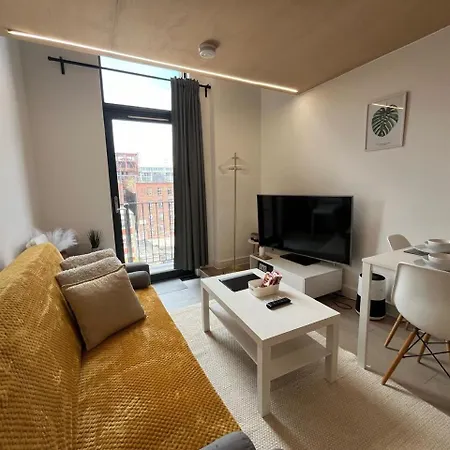 Modern 1-bed Duplex+balcony Apartment *