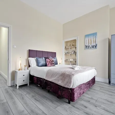 4-bed Perfect For Contractors & Families W Free Parking Μάντσεστερ