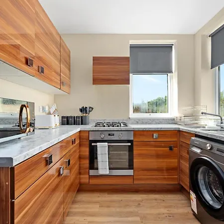 4-bed Perfect For Contractors & Families W Free Parking Μάντσεστερ