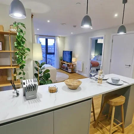 Pass The Keys Northern Qtr Corner Flat With Balcony Views Манчестер