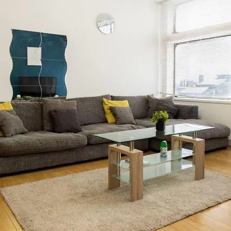- Comfortable 2-bedroom With Heights Views Manchester
