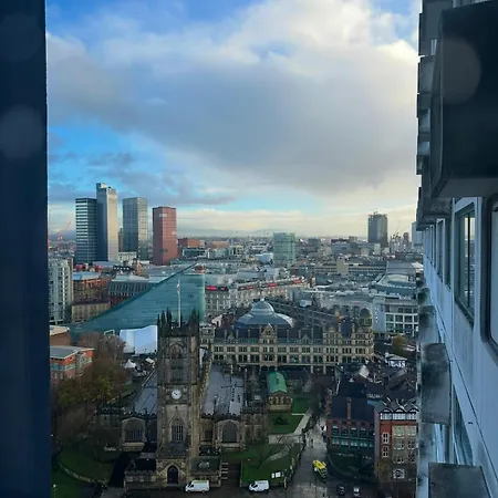 - Comfortable 2-bedroom With Heights Views * Manchester
