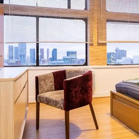 - Comfortable 2-bedroom With Heights Views Apartment *