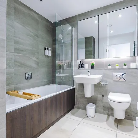 Fully Equipped, City Centre 3Bed Apartment, Balcony With Amazing Views, Sleeps 6