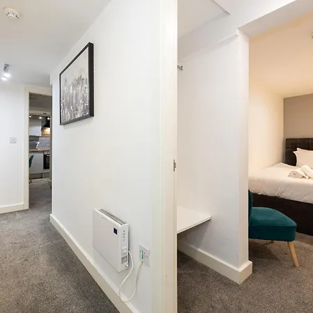 Apartmán Stylish 2-bed Flat Steps From Tram Stop