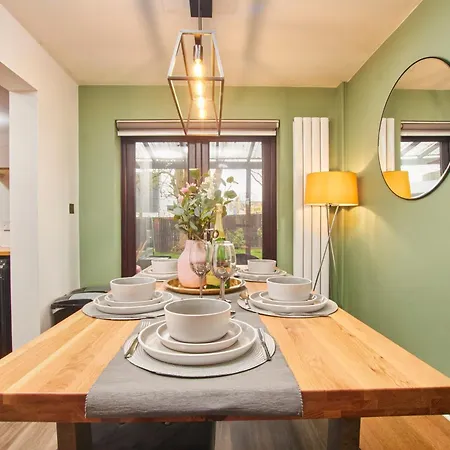 Apartment Lovely 3br House - Free Parking - Long Welcome!
