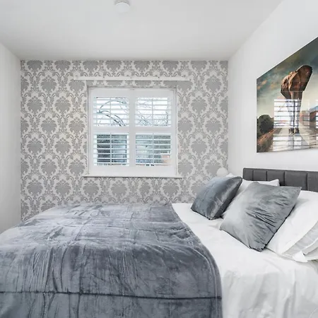 Cozy 2 Bed - Ideal For Long Stays, Relocators & Contractors - Free Parking - Sleeps 2 - By Old Trafford & Salford Mánchester
