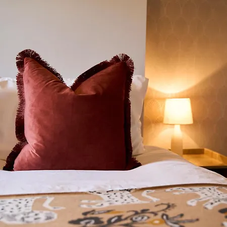 Holiday home Relaxing With Basement Workspace & Golf Course View Manchester