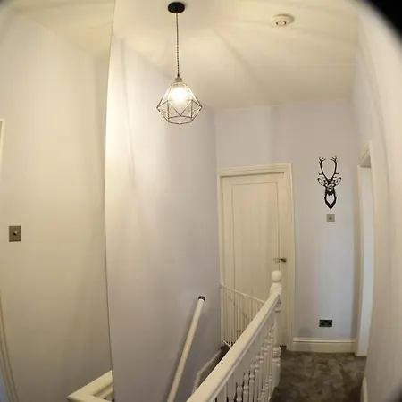Manchester Holiday Home بيت للعطل
