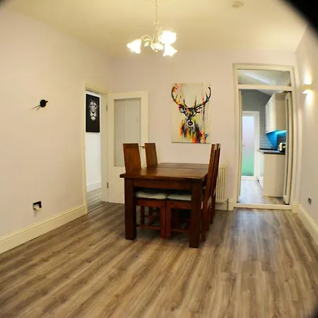 بيت للعطل Manchester Holiday Home مانشستر