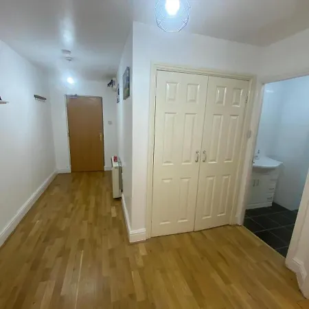 2 Bed Large In Gayvillage Centre Apartament