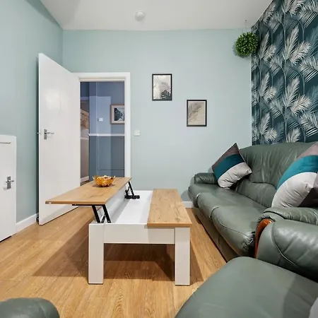 Mega Flat Near Centre And Etihad Stadium