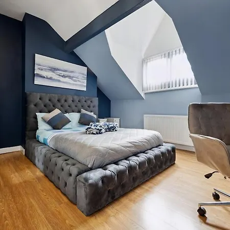 Mega Flat Near Centre And Etihad Stadium