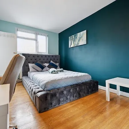 Mega Flat Near Centre And Etihad Stadium *